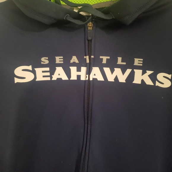 NFL MEN'S SEATTLE SEAHAWKS THERMA-FIT HOODIE - SIZE XL - Picture 3 of 9